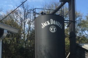 Headed to a Jack Daniel's Distillery Tour? Here is what you should know before you go to have the best time. #ourroaminghearts #jackdaniels #distillerytour #lynchburg #tennessee #thingstodo | Things to do in Lynchburg