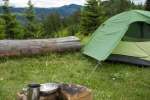 Heading out camping? This list of the best free camping sites is a must! Plus I show you how to find 100s more free sites to camp at. #rvlife #rving #campingsites #ourroaminghearts | Rv Life | Camping Sites in the USA | Camping | RV Living