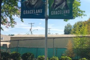 If you just passing through Tennesse, Graceland Memphis TN should be at the top of your list to see. Use this Ultimate Guide to navigate! #memphis #tennessee #graceland #travel #thingstodo #ourroaminghearts | Graceland | Memphis, TN | Tennessee Travel | Visiting Graceland | Elvis History
