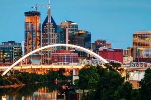 Make the most of your time in Nashville. Use this extensive "What do to in Nashville TN" list and not miss any hot spots. It will be a trip of a lifetime! #ourroaminghearts #nashville #thingstodo #tennessee #whattodoinnashville | Tennessee Travel | Nashville Tourism | What to do in Nashville | Nashville Sites | Frugal Travel