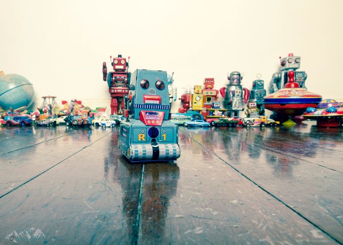 There are plenty of fun things to do in Tulsa without spending a dime. From exploring the outdoors to checking out local attractions, you can have a great time without breaking the bank. So get out there and explore everything Tulsa has to offer! #ourroaminghearts #tulsa #oklahoma #freethingstodointulsa #frugaltravel #travelwithkids | Tusla Travel | Oklahoma Travel | Frugal Travel | Free things to do | Things to do in Tulsa |